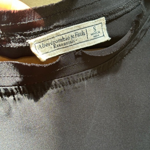 Abercrombie and Fitch Black Satin Back Zip Blouse - Picture 7 of 8